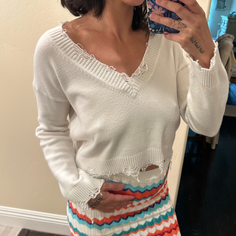 Honey Punch Cream Distressed V-Neck Cropped Sweater Size S